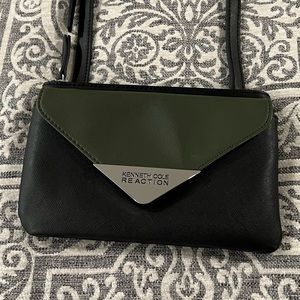 NWOT Kenneth Cole Reaction Small purse.  Never carried. Blacke with green front.